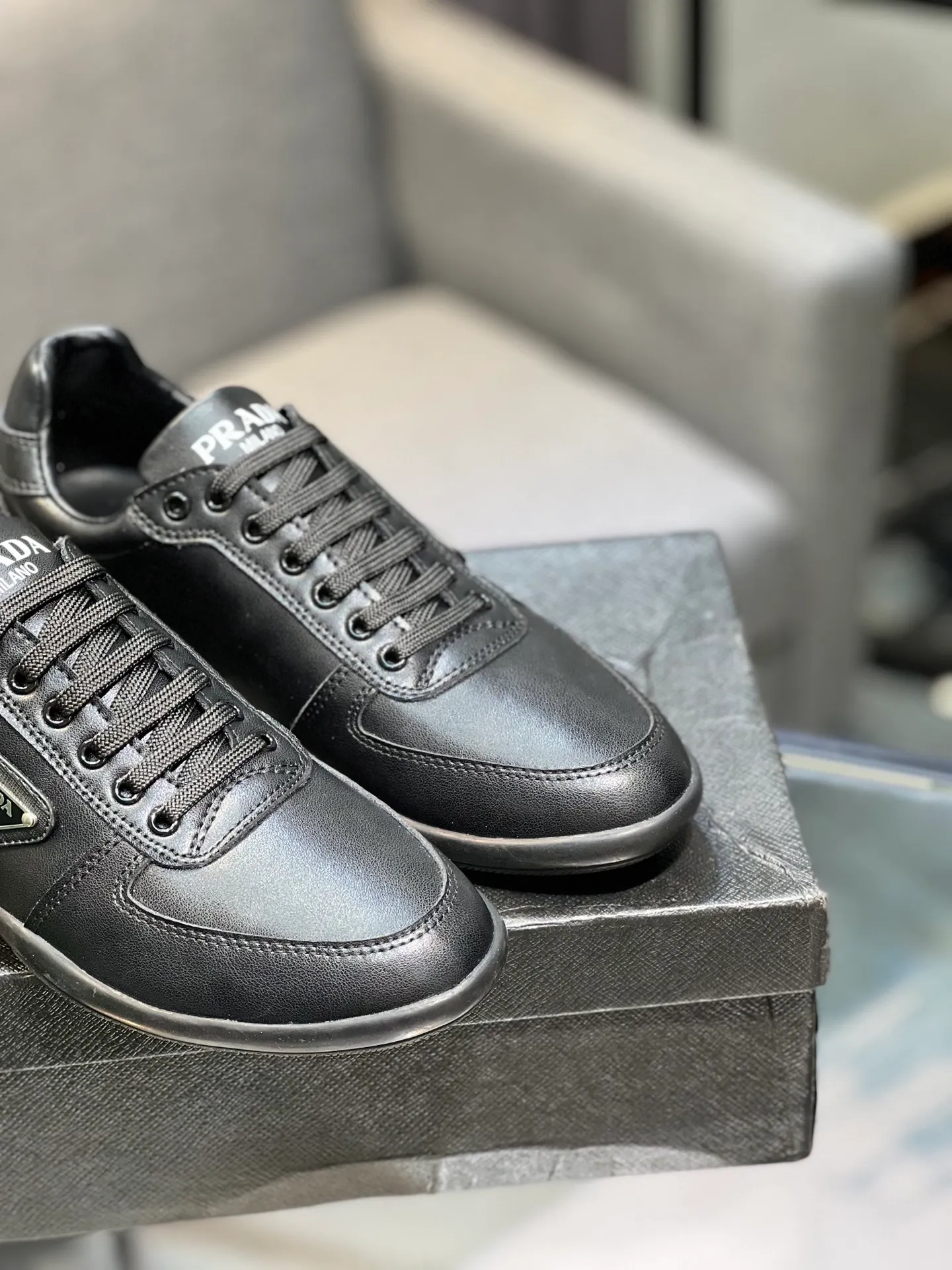 Men's men's shoes 💰440 [PRADA—Prada] 2025 latest model 🙈original replica! 👟👟👟Available here. The workmanship is top-notch. The upper is made of Italian 🇮🇹Imported calfskin. ❗️Breathable genuine leather lining @Suitable for travel. The original version has an enlarged engraved sole, making it suitable for all kinds of travels, showing low-key luxury. Size: 38-44 yards